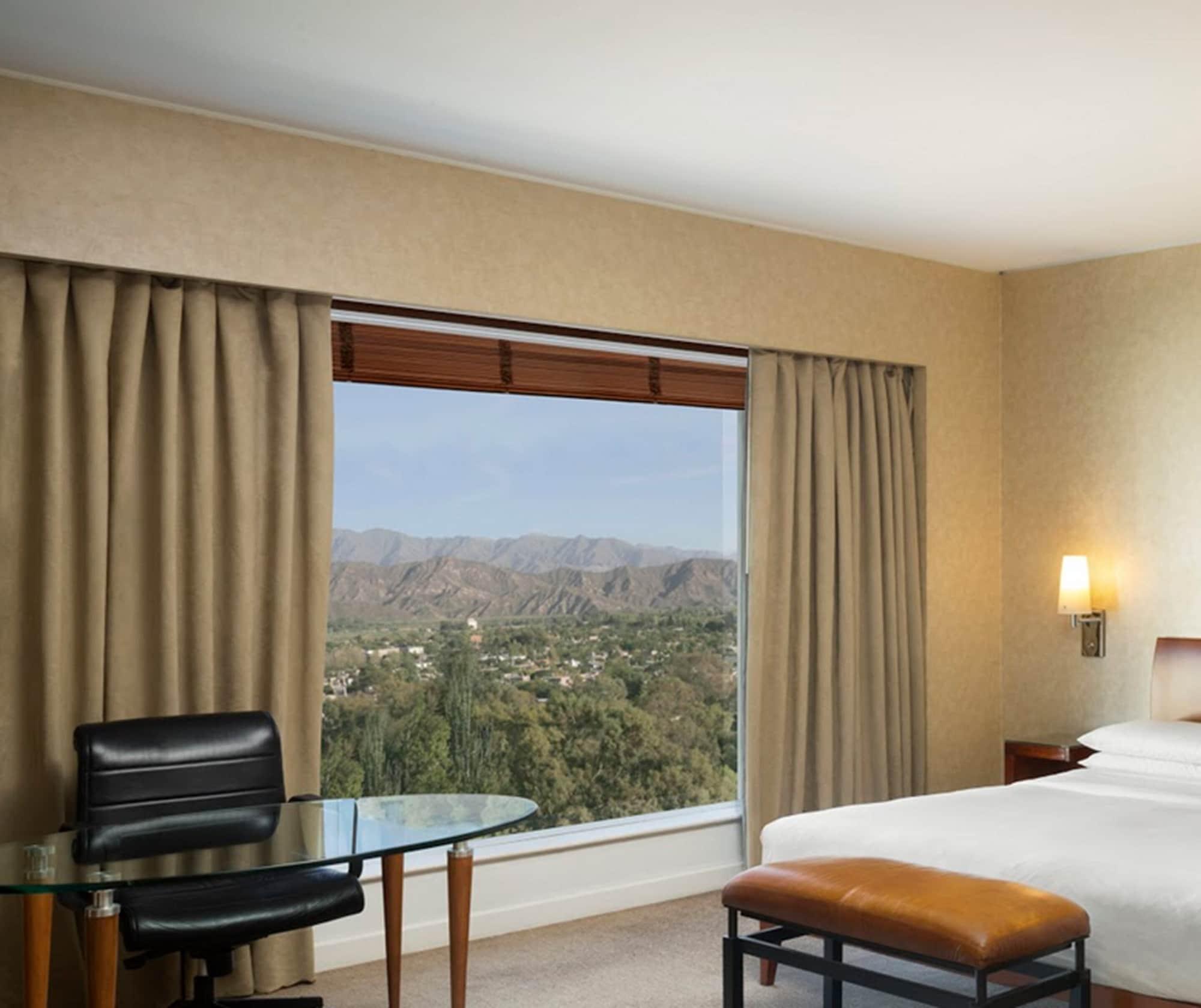 فندق بارك حياة ميندوزا، كازينو آند سبا المظهر الخارجي الصورة A guest room at the JW Marriott Scottsdale Camelback Resort and Spa