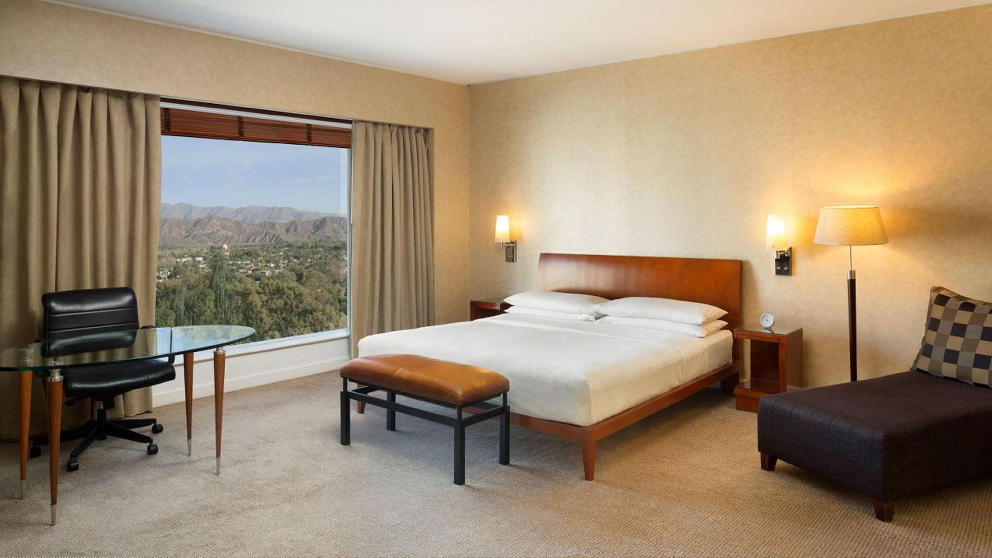 فندق بارك حياة ميندوزا، كازينو آند سبا المظهر الخارجي الصورة A guest room at the JW Marriott Desert Springs Resort and Spa
