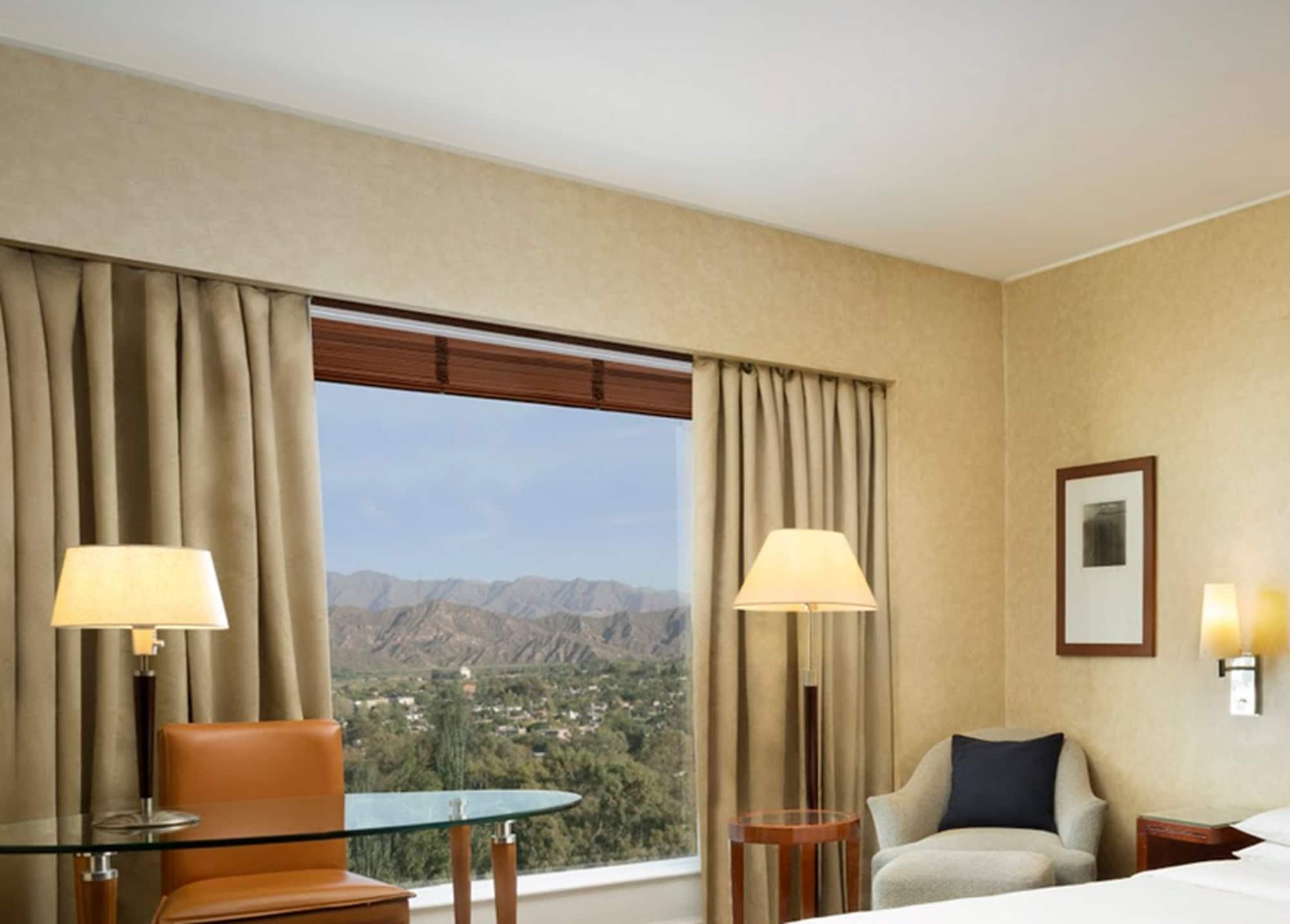 فندق بارك حياة ميندوزا، كازينو آند سبا المظهر الخارجي الصورة A room at the JW Marriott Scottsdale Camelback Resort and Spa
