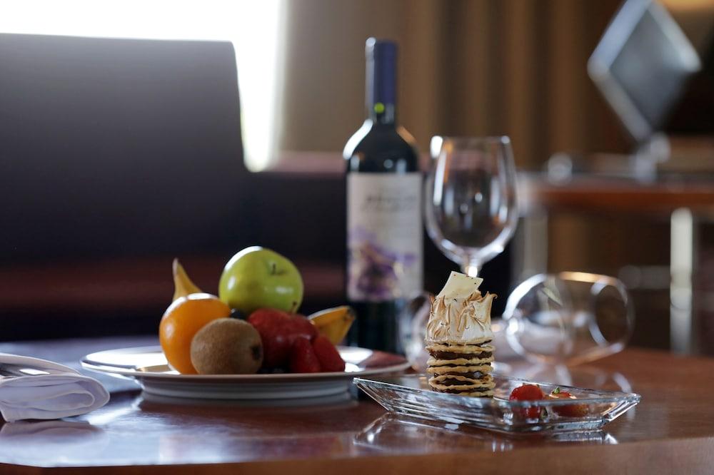 فندق بارك حياة ميندوزا، كازينو آند سبا المظهر الخارجي الصورة A bottle of wine and fruit